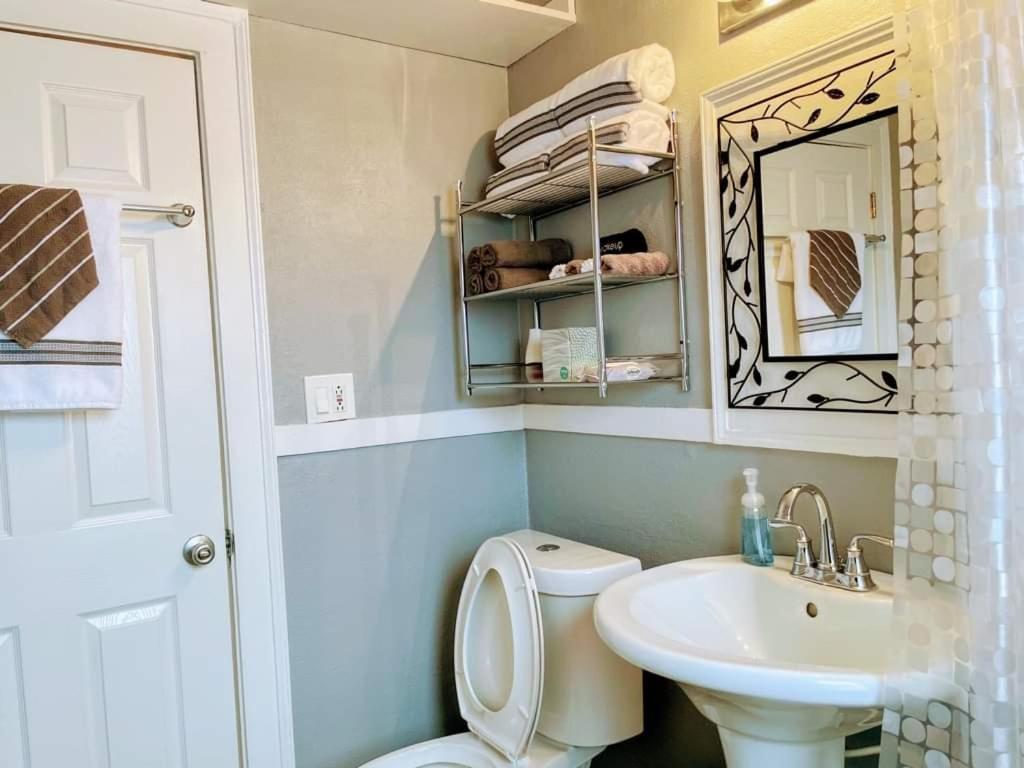2 Bedroom Apt Near Great Lakes Naval Base And 6 Flags Waukegan Eksteriør bilde